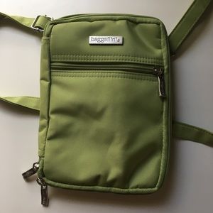 Green Baggallini Crossbody Bag 8x6